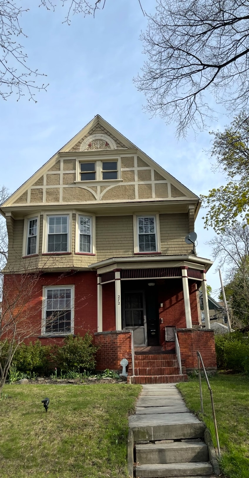 Building Photo - 272 Linden St