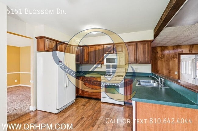 Building Photo - 5151 Blossom Dr