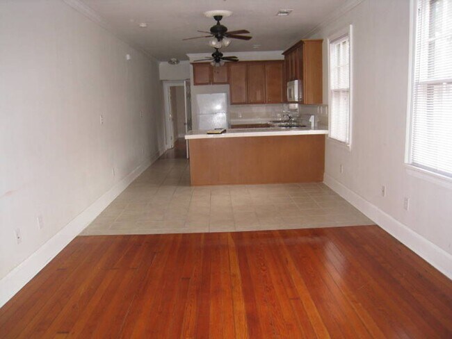 Building Photo - Charming 1-Bedroom Apartment in the Heart of Mid-City