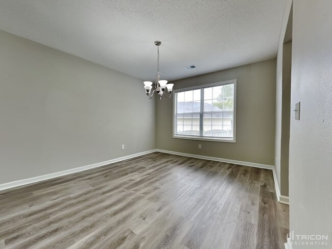 Building Photo - 208 Autumn Woods Dr