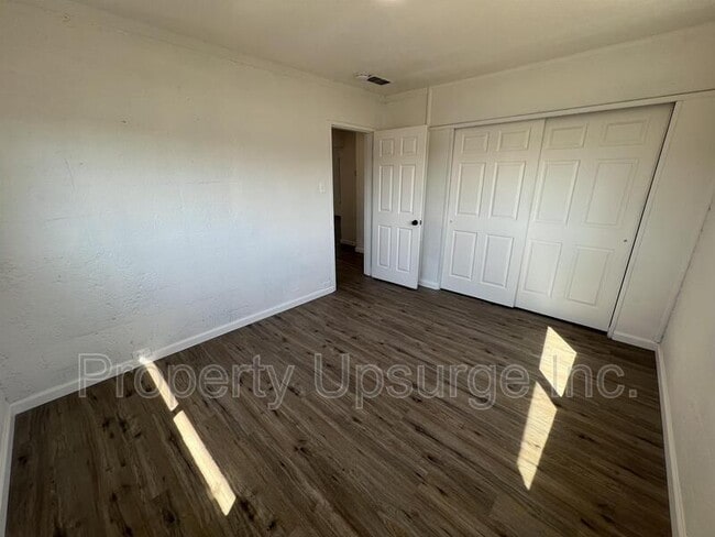 Building Photo - 1420 Lake Blvd