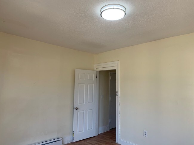 Building Photo - 134 Chestnut Ave