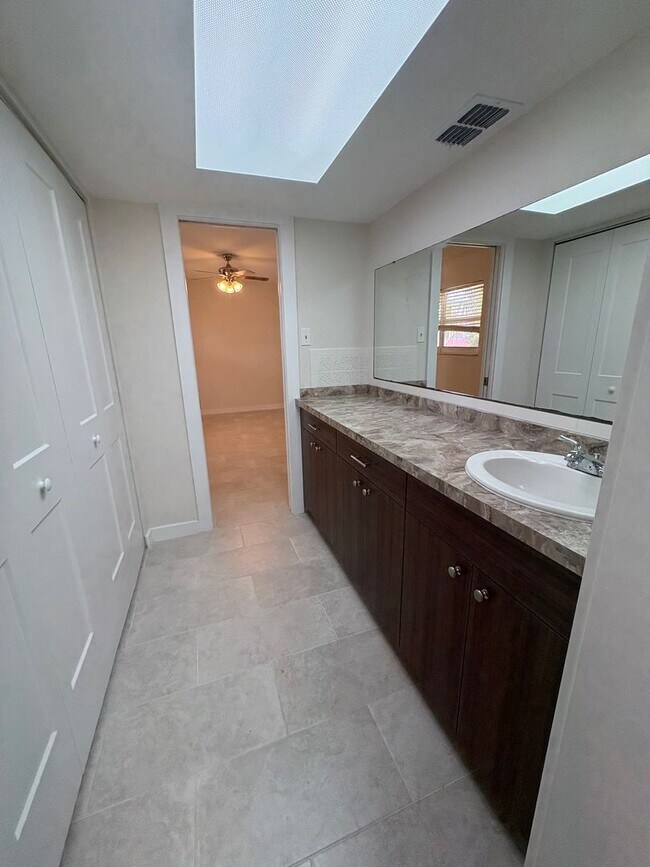 Building Photo - 210 Delido Ct