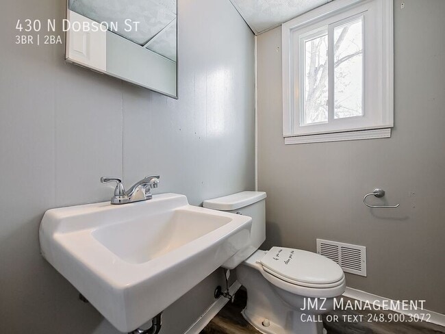 Building Photo - 430 N Dobson St