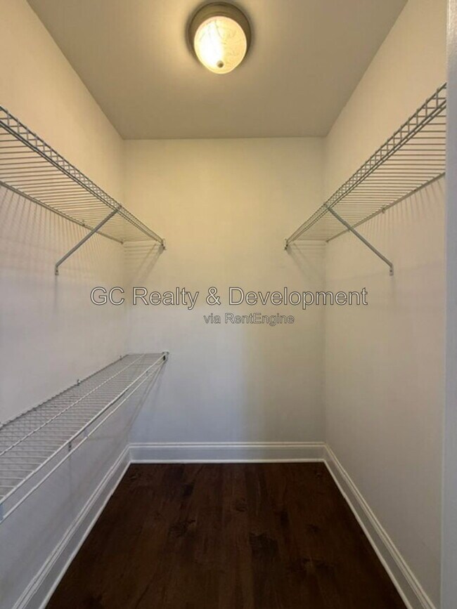 Building Photo - 689 Laurel Ave