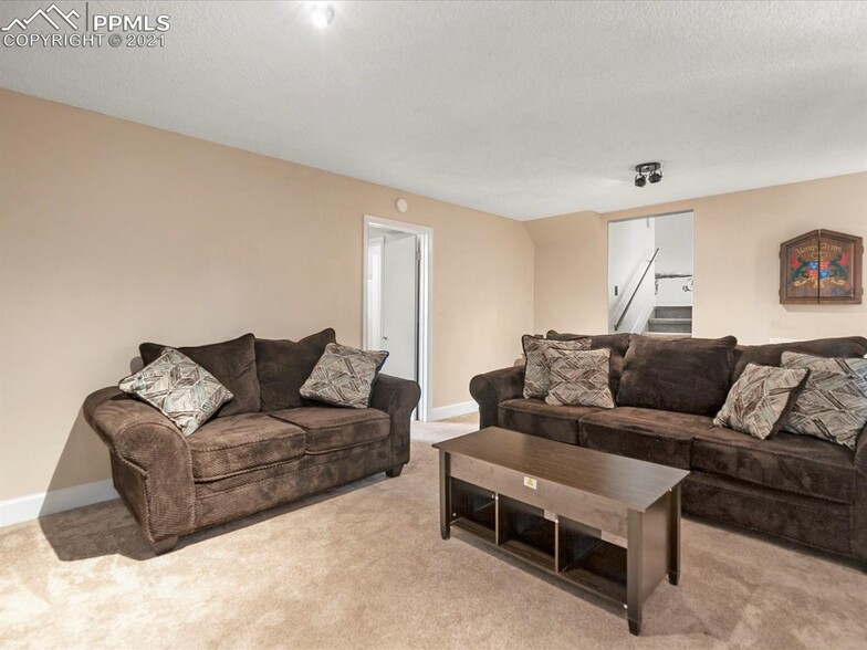 $1,000 Room & Living Area For Rent - 4780 S Splendid Cir