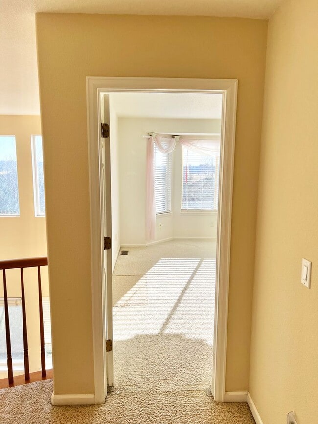 Building Photo - 4 bed, 3 bath Home in Huntington Hills Nei...