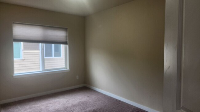 Building Photo - 3 bedroom, 2.5 bath, Townhome Mill Creek $...