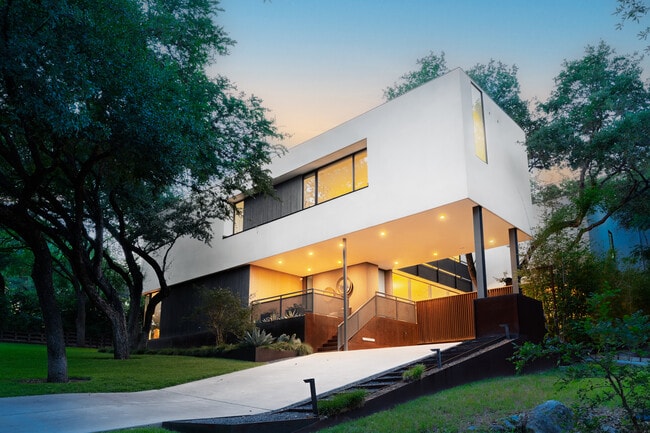 Building Photo - 2210 Westlake Dr