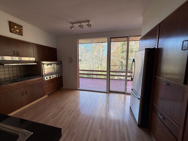 Building Photo - Neshannock Home