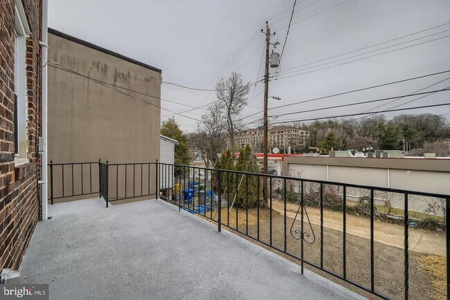 Building Photo - 4429 Newport Ave