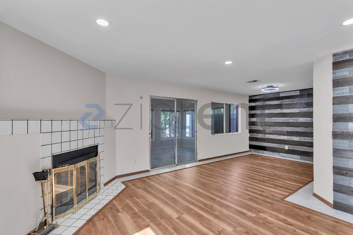 Building Photo - Unit