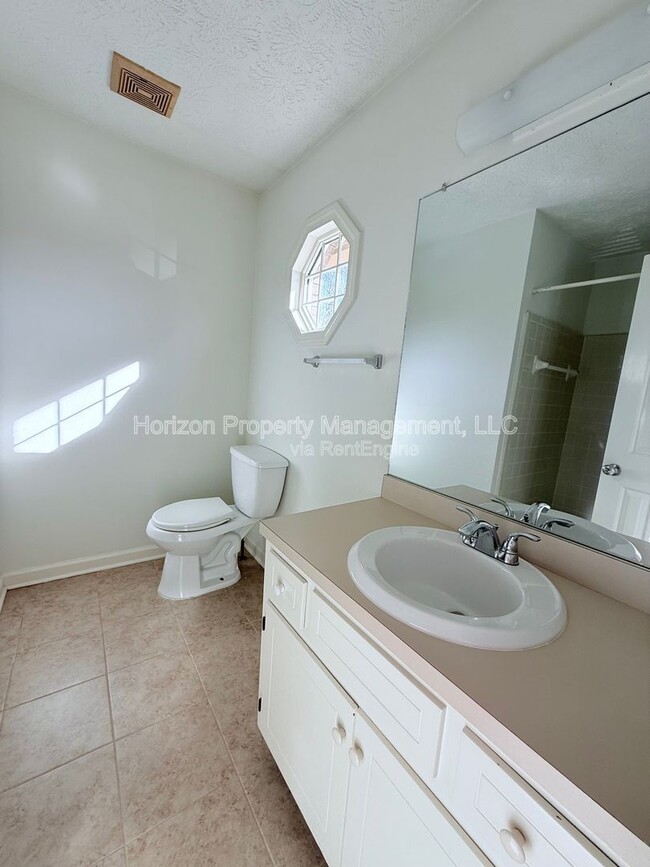 Building Photo - 4071 Hidden Hollow Dr