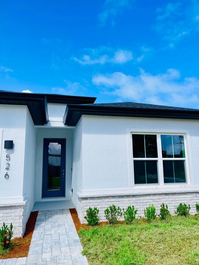 Building Photo - Welcome to your dream rental in beautiful ...