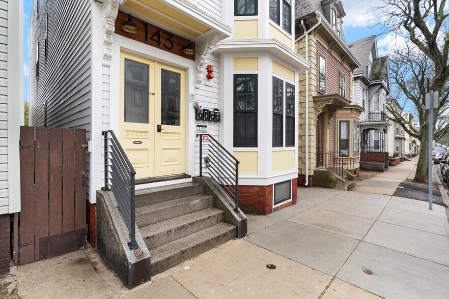 Building Photo - 144 Trenton St