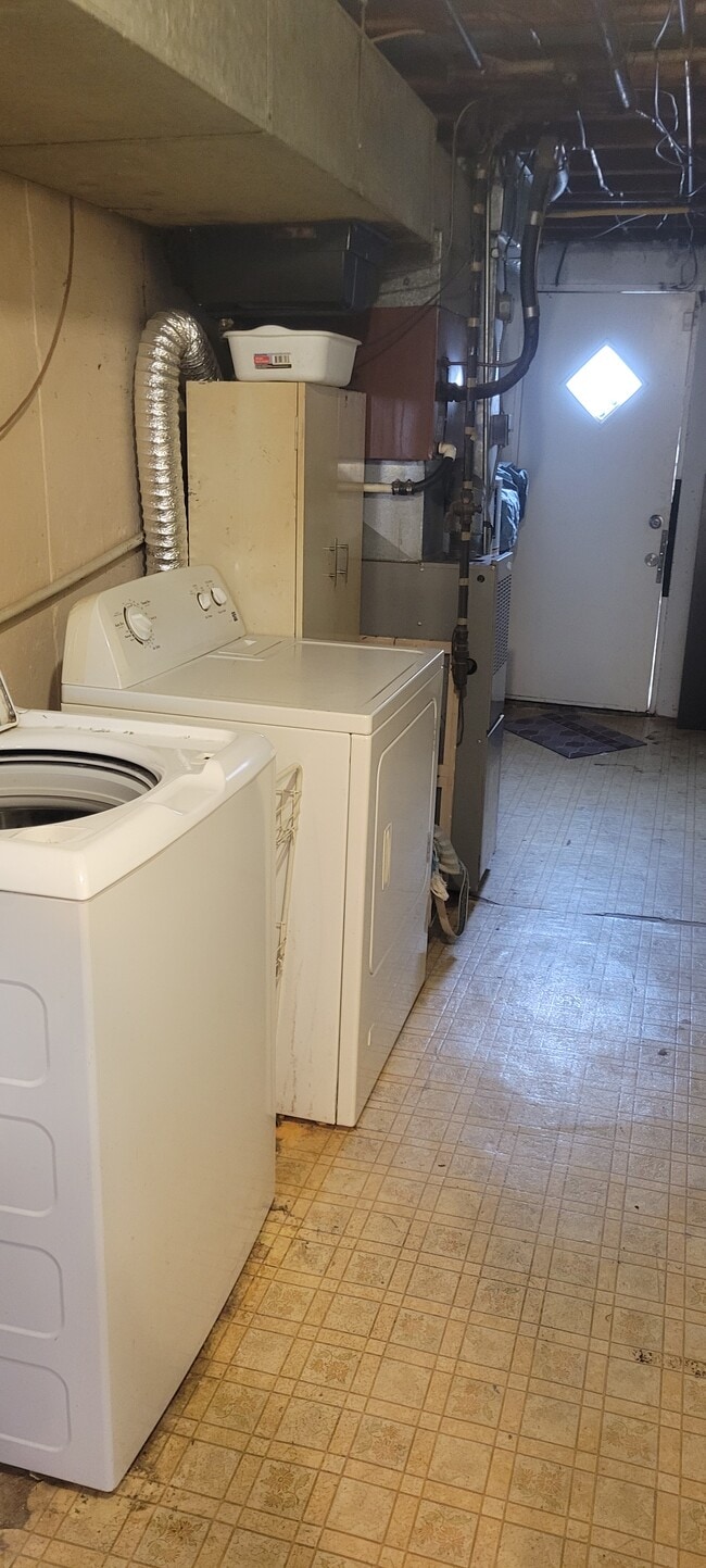 Building Photo - 867 Gainsboro Rd