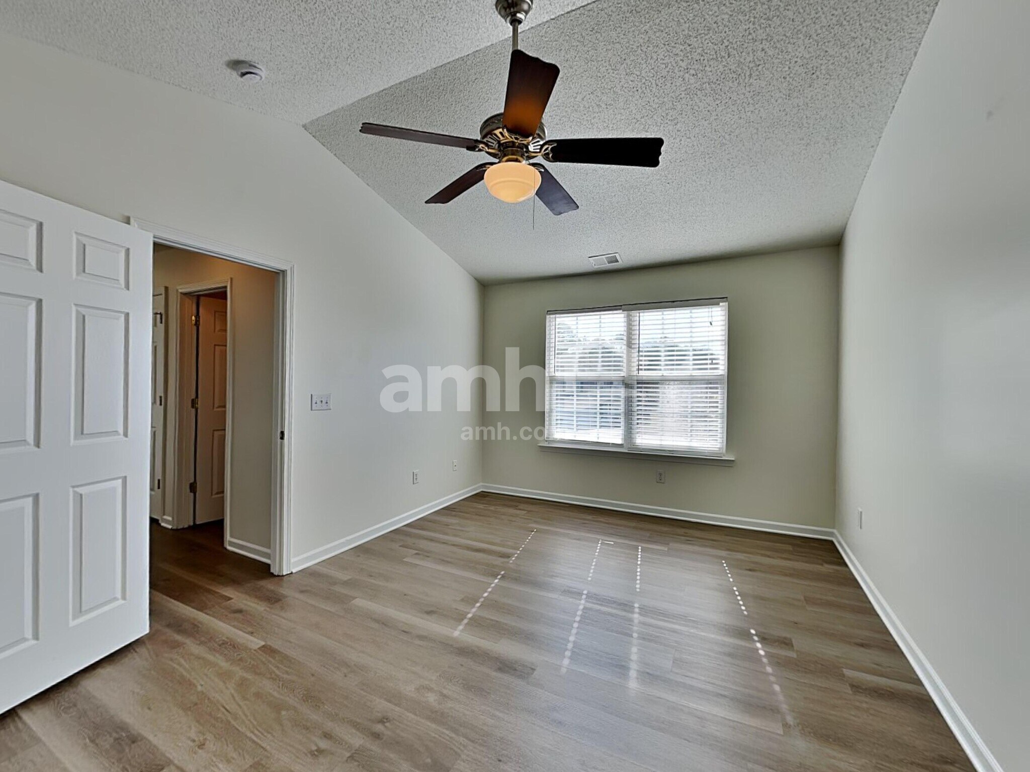 Building Photo - 112 Tiverton Woods Dr