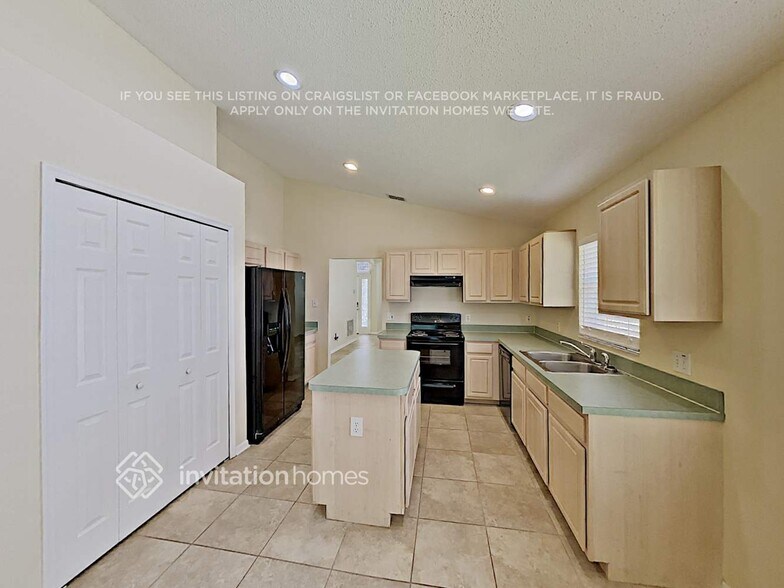 Building Photo - 2113 Fish Eagle St