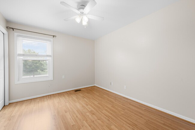 Building Photo - 47643 Ashford Dr S
