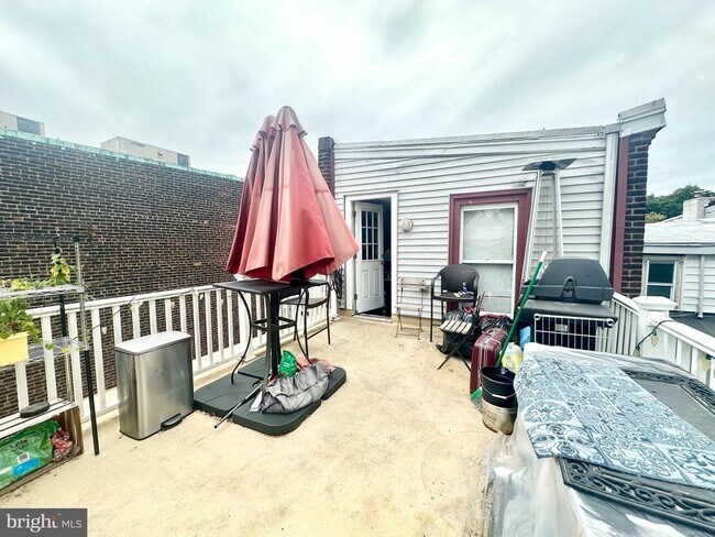 Building Photo - 4327 Main St