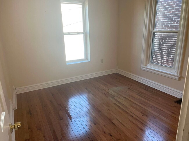 Building Photo - 609 N Ninth St