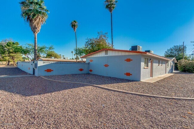 Building Photo - 2020 N 49th St