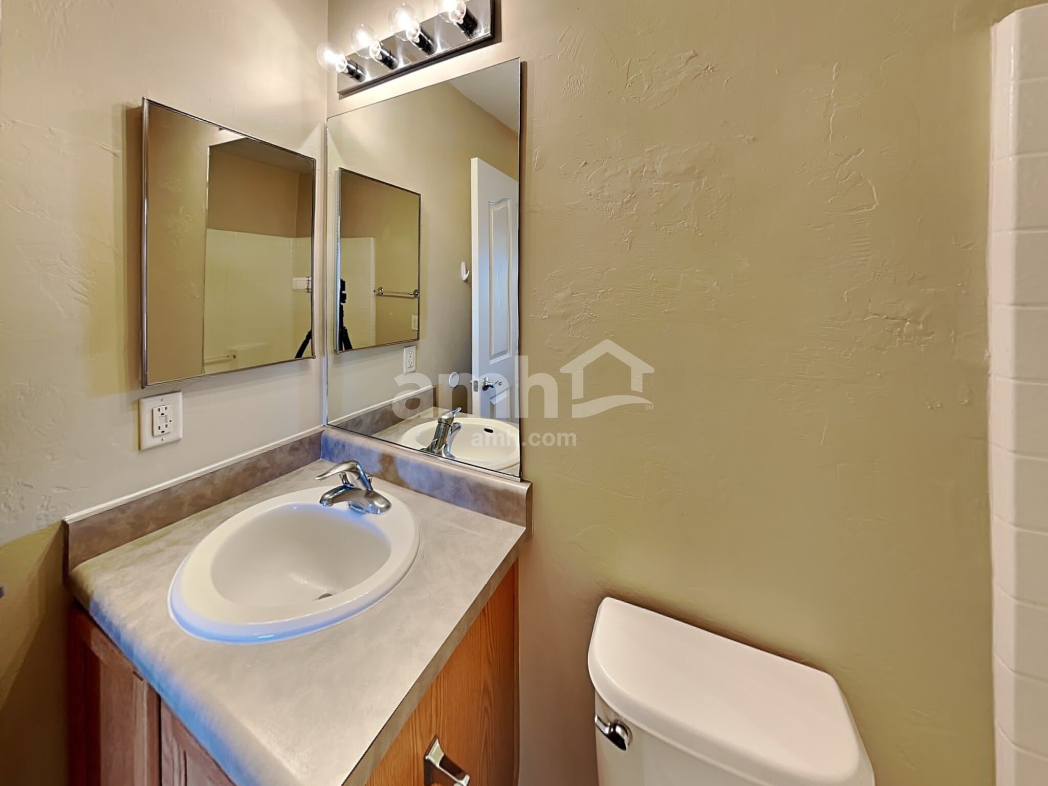 Building Photo - 742 W Emerald Key Dr