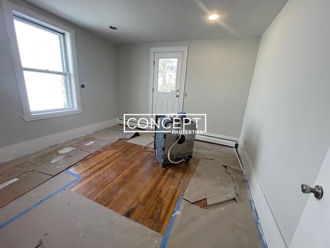 Building Photo - 54 Lawn St