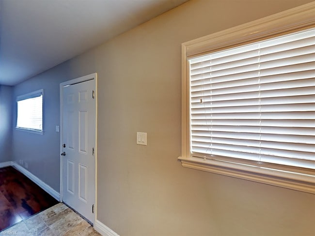 Building Photo - Studio, 1 bath  - 617 S 9th St Apt 13 Apt 13