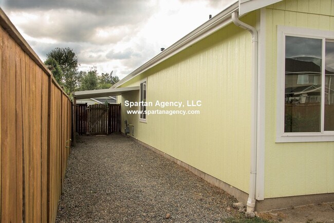 Building Photo - 912 Grinnell Ave SW