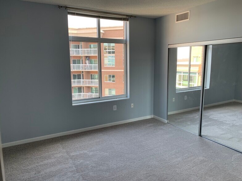 Building Photo - 3101 N Hampton Dr