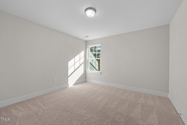 Building Photo - Deluxe 3 Bedroom End Unit Townhome - Avail...