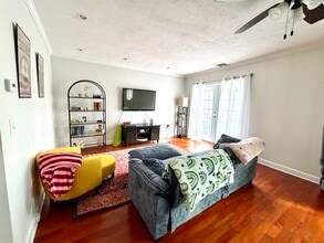 Building Photo - 94 Florida St