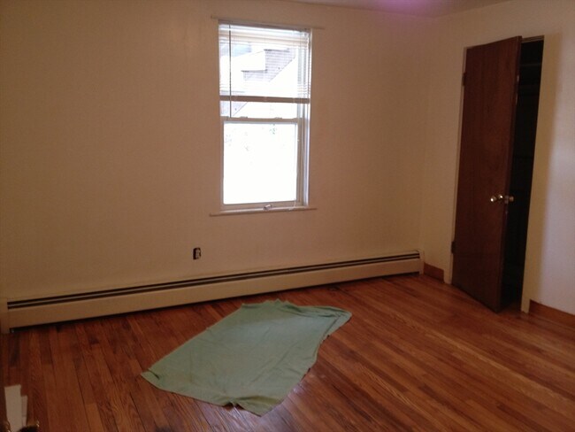 Building Photo - 9 Hall St