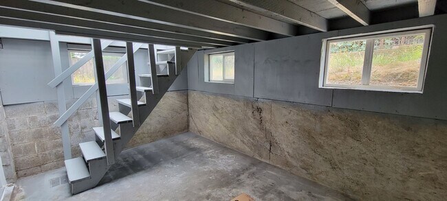 Building Photo - Cozy South Beacon Hill Cottage with 2 bedrooms, bonus room, and large yard with territorial views