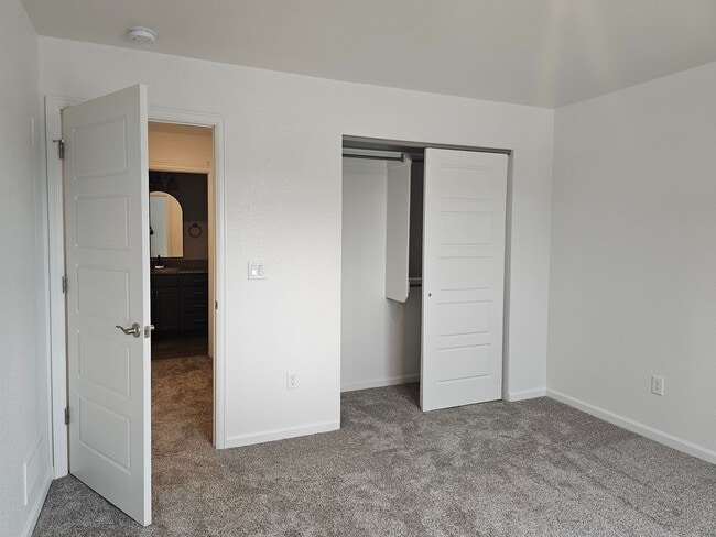 Building Photo - 901 Sonata Lane