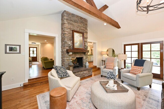 Building Photo - **RARE BRENTWOOD FIND, A MASTERCLASS IN ELEGANT SOUTHERN DESIGN**