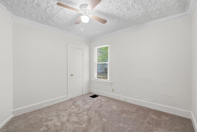 Building Photo - 1391 Worcester St