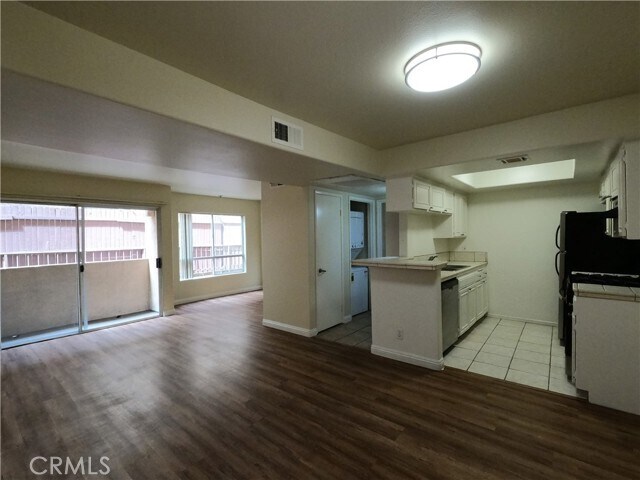Building Photo - 5060 Kester Ave