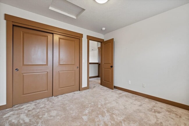 Building Photo - 5996 S Egmont Ave