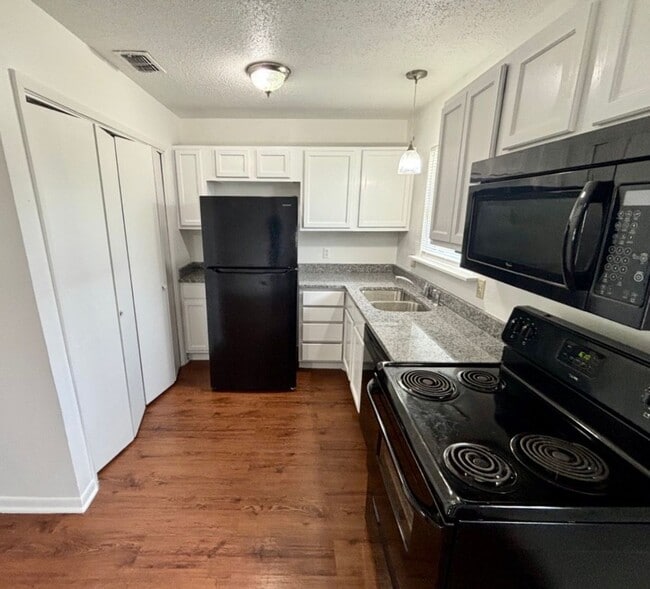 Building Photo - AVAILABLE NOW; APPLY AT OUR WEBSITE TODAY!!