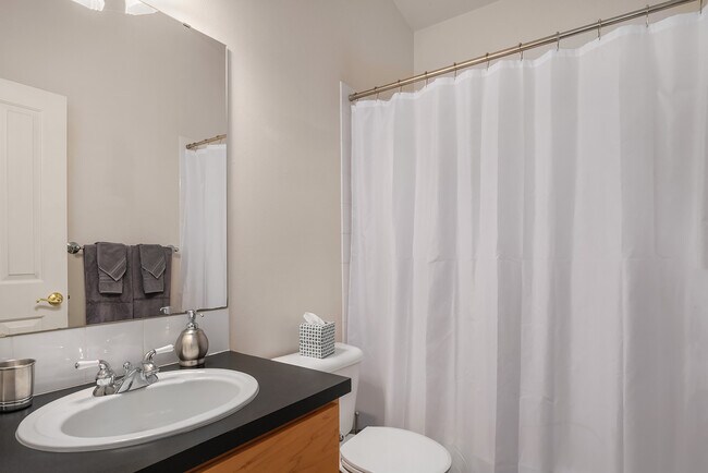 Building Photo - 2530 E Madison St