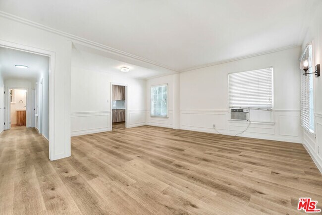 Primary Photo - 308 S Reeves Dr