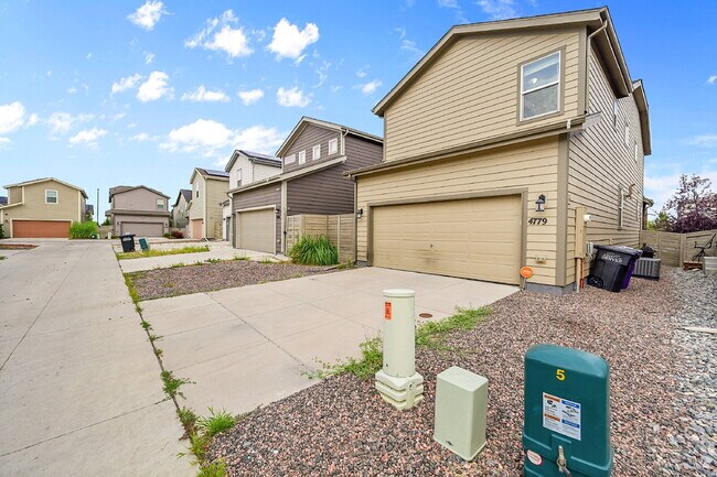 Building Photo - $2,850.00 - 3 Bedrooms, 2.5 Bathrooms, Sin...