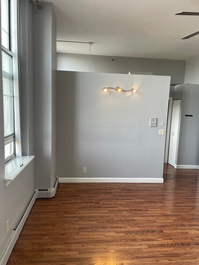 Building Photo - 124 Court St