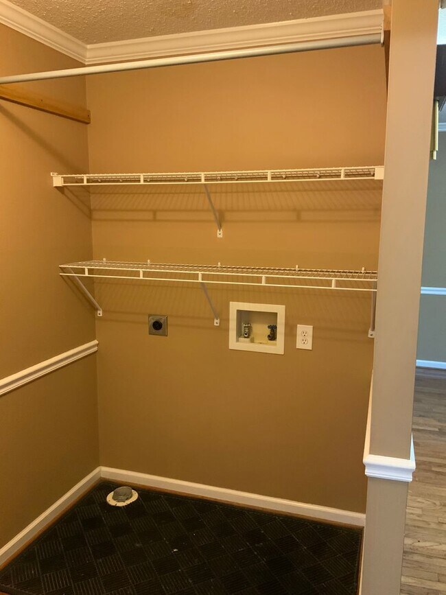 Building Photo - Coolant River Water Front 4 Bedrooms / 2 F...