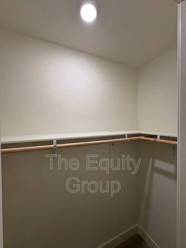 Building Photo - 2231 N Julieann St