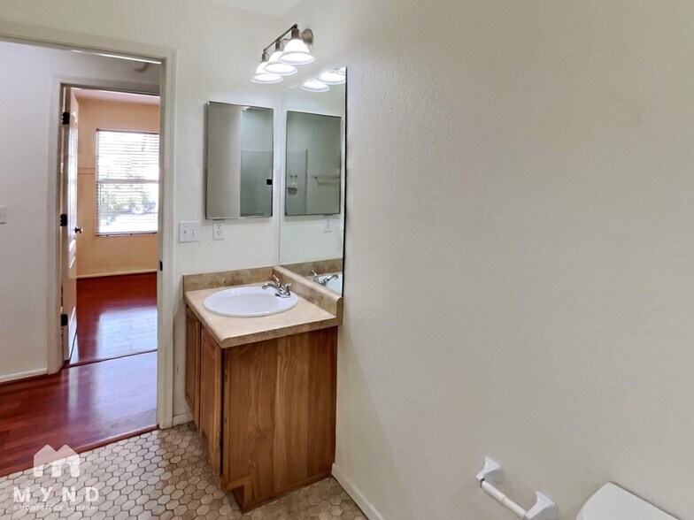 Building Photo - 10230 E Honey Mesquite Dr