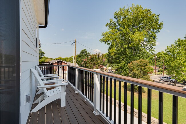 Building Photo - Cahal Ave Unit B