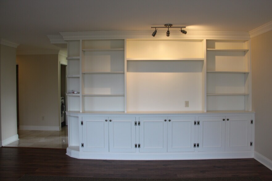 Building Photo - 1512 S Arlington Ridge Rd